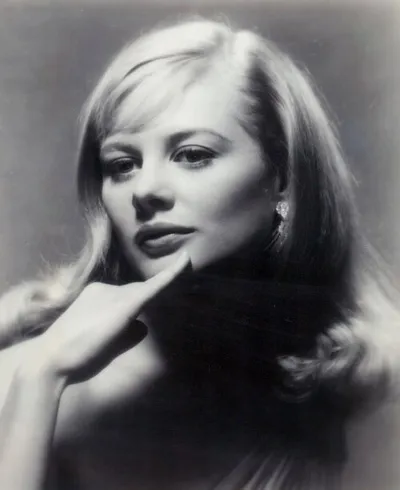 Portrait of Shirley Knight